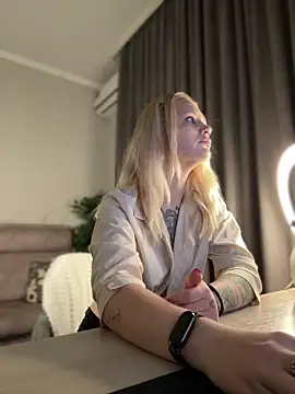 Snapshot of TeaseKitten- chatting on 19, 12, 2025 TeaseKitten- online show from 19, 12, 2025