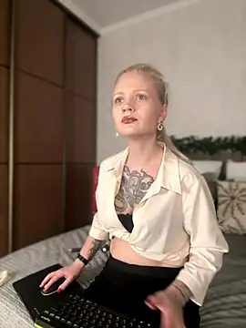 Snapshot of TeaseKitten- chatting on 17, 12, 2025 TeaseKitten- online show from 17, 12, 2025