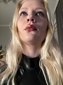 Snapshot of TeaseKitten- chatting on 21, 12, 2025 TeaseKitten- online show from 21, 12, 2025