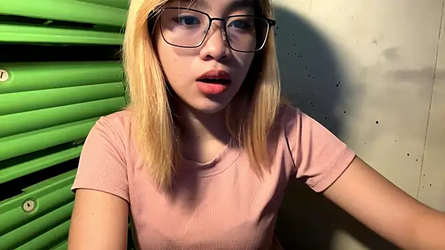 Snapshot of LenoraFrailey chatting on 7, 1, 2026 LenoraFrailey online show from 7, 1, 2026