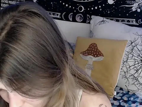 Snapshot of AlienforTwenty chatting on 12, 2, 2026 AlienforTwenty online show from 12, 2, 2026