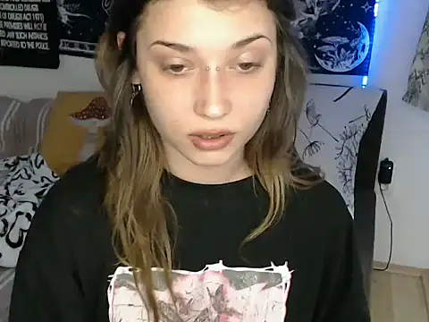 Snapshot of AlienforTwenty chatting on 14, 2, 2026 AlienforTwenty online show from 14, 2, 2026