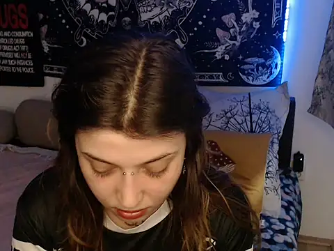 Snapshot of AlienforTwenty chatting on 10, 2, 2026 AlienforTwenty online show from 10, 2, 2026