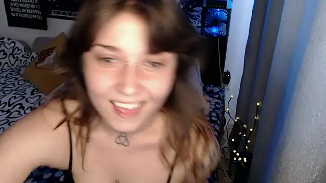 Snapshot of AlienforTwenty chatting on 9, 6, 2026 AlienforTwenty online show from 9, 6, 2026