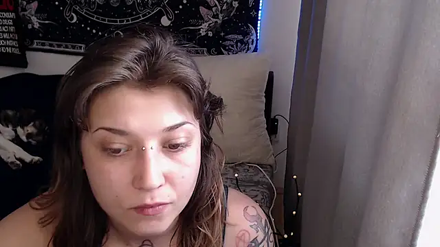 Snapshot of AlienforTwenty chatting on 7, 6, 2026 AlienforTwenty online show from 7, 6, 2026