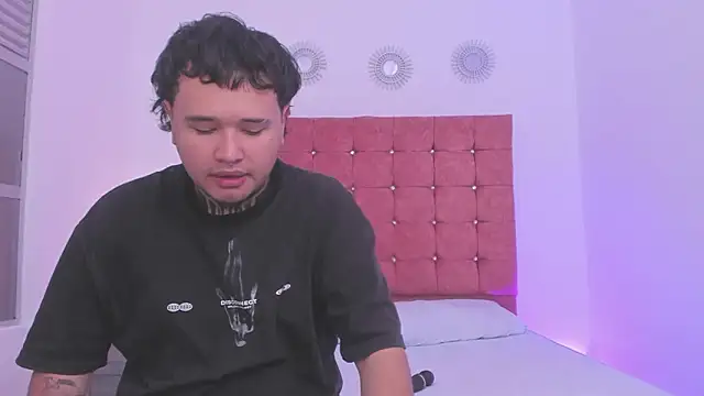 Beele and Evie online show from 4, 2, 2026