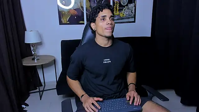 Snapshot of Dustyn_Michelle1 chatting on 28, 2, 2026 Dustyn Michelle1 online show from 28, 2, 2026