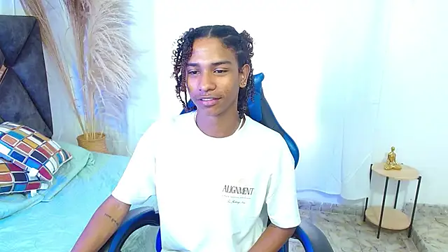 angelll18  online show from 18, 12, 2025