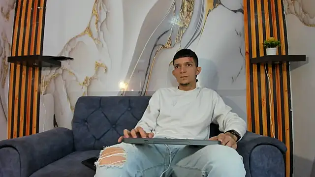 Snapshot of Straight_Guy22 chatting on 22, 12, 2025 Straight Guy22 online show from 22, 12, 2025