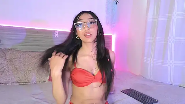 lunamilkarias online show from 6, 4, 2026