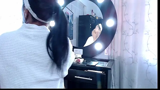 Naomy Mature online show from 10, 3, 2026