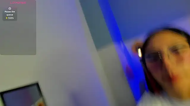 Hiyori Bloom  online show from 8, 1, 2026