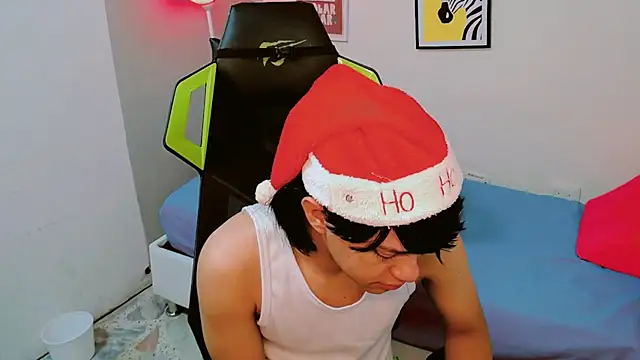 Snapshot of Luky_twink chatting on 18, 12, 2025 Luky twink online show from 18, 12, 2025