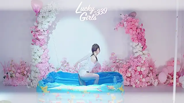Snapshot of Luckygirls-339 chatting on 15, 5, 2026 Luckygirls-339 online show from 15, 5, 2026