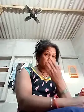 Snapshot of Shreya_pandit chatting on 3, 5, 2026 Shreya pandit online show from 3, 5, 2026