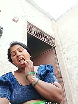 Snapshot of Shreya_pandit chatting on 13, 5, 2026 Shreya pandit online show from 13, 5, 2026