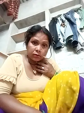 Snapshot of Shreya_pandit chatting on 24, 4, 2026 Shreya pandit online show from 24, 4, 2026
