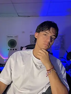 Snapshot of CrisotpherMoretti chatting on 22, 12, 2025 CrisotpherMoretti online show from 22, 12, 2025