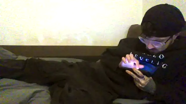Snapshot of atreus69big chatting on 15, 5, 2026 atreus69big online show from 15, 5, 2026