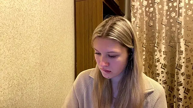 SkyeDavis online show from 21, 12, 2025