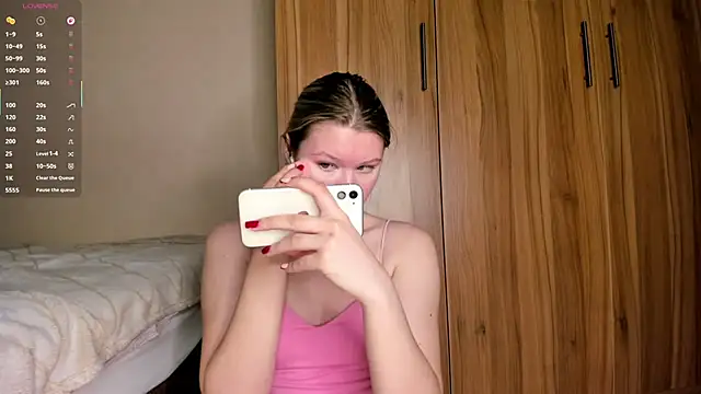 SkyeDavis online show from 12, 3, 2026