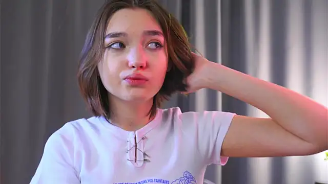 Leyla crsh online show from 6, 3, 2026