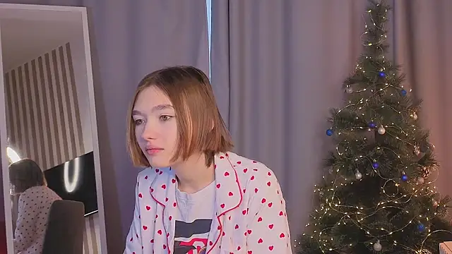 Snapshot of Leyla_crsh chatting on 17, 12, 2025 Leyla crsh online show from 17, 12, 2025