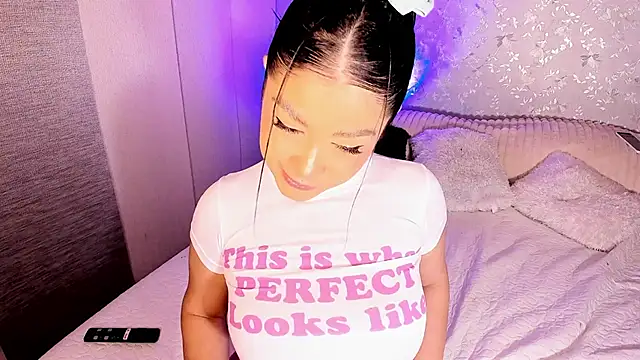 AntonellaFerrerr 1 online show from 22, 4, 2026