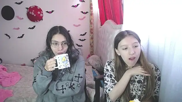 Briar y Blair online show from 25, 3, 2026