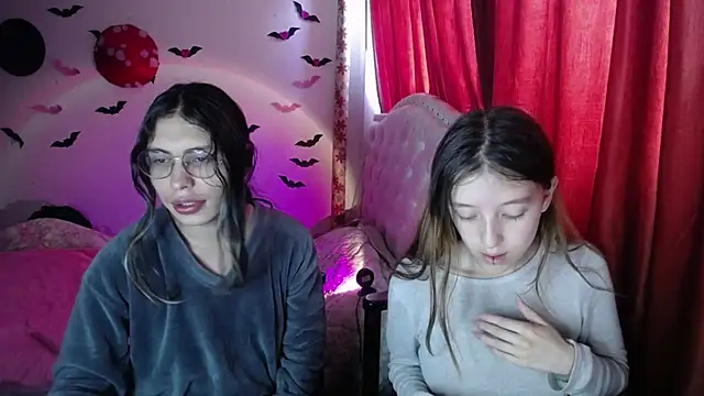 Briar y Blair online show from 7, 4, 2026