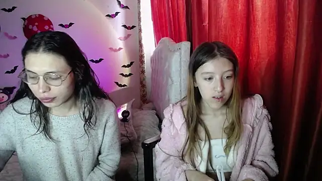 Briar y Blair online show from 10, 4, 2026