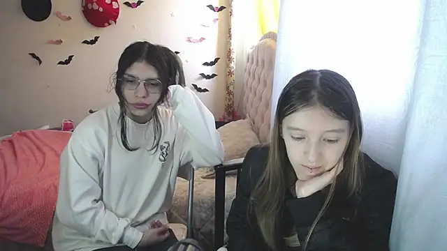 Briar y Blair online show from 5, 3, 2026