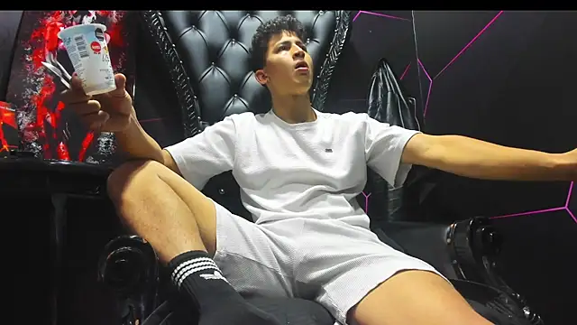 Snapshot of Ethan_Waalker chatting on 8, 2, 2026 Ethan Waalker online show from 8, 2, 2026