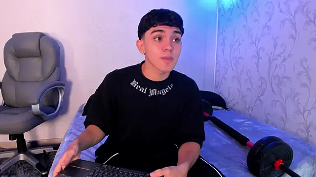 Snapshot of _TaylorBlack chatting on 21, 12, 2025 TaylorBlack online show from 21, 12, 2025