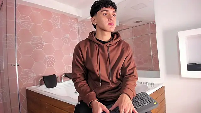 Snapshot of _TaylorBlack chatting on 8, 1, 2026 TaylorBlack online show from 8, 1, 2026