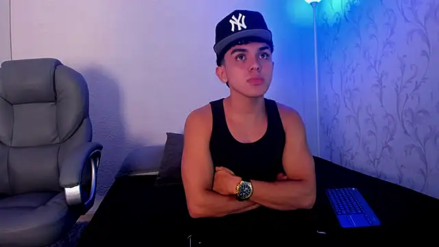 Snapshot of _TaylorBlack chatting on 18, 12, 2025 TaylorBlack online show from 18, 12, 2025