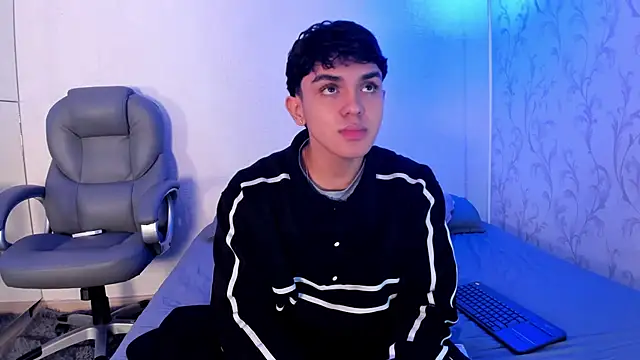 Snapshot of _TaylorBlack chatting on 6, 1, 2026 TaylorBlack online show from 6, 1, 2026