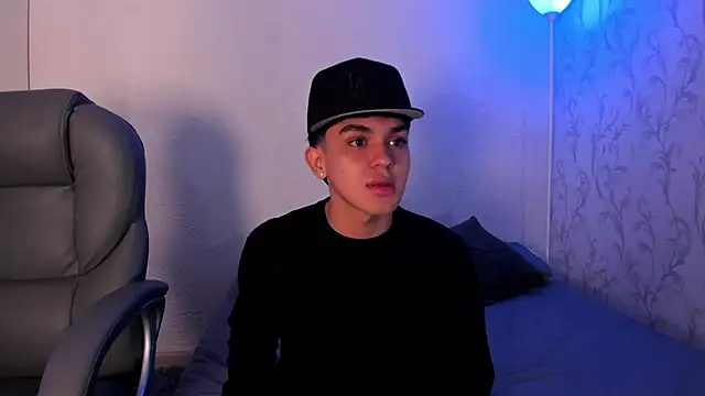 Snapshot of _TaylorBlack chatting on 16, 12, 2025 TaylorBlack online show from 16, 12, 2025