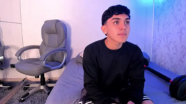 Snapshot of _TaylorBlack chatting on 22, 12, 2025 TaylorBlack online show from 22, 12, 2025