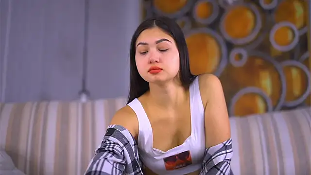 LorettaBeetz online show from 5, 1, 2026