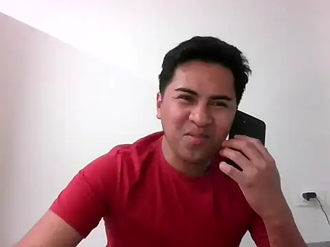 Snapshot of sweetpinoy2027 chatting on 18, 12, 2025 sweetpinoy2027 online show from 18, 12, 2025