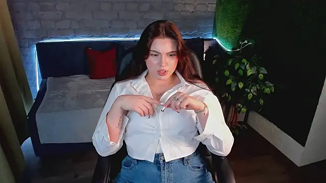 Avery Flores online show from 17, 12, 2025