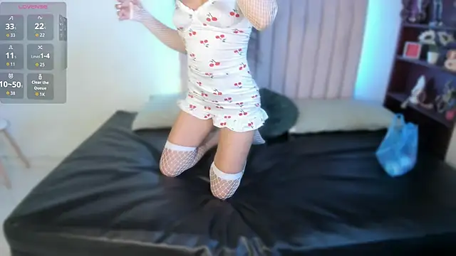 TinyCherryy online show from 18, 12, 2025