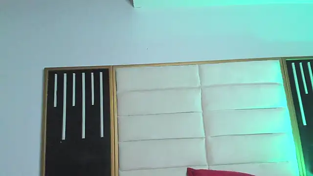 JuliMonroe19 online show from 5, 3, 2026