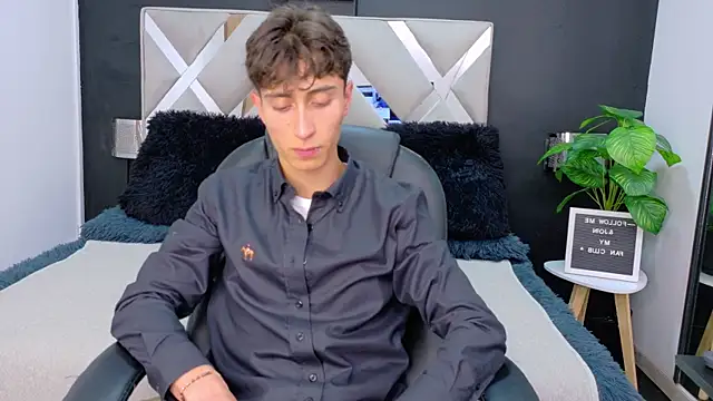 Snapshot of Ithan_Skin chatting on 18, 12, 2025 Ithan Skin online show from 18, 12, 2025