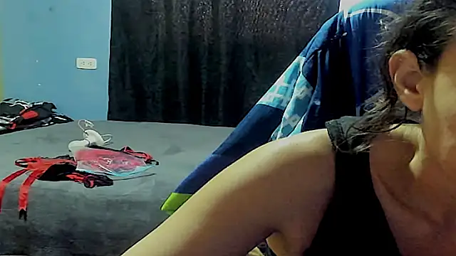 Snapshot of riquimona chatting on 26, 2, 2026 riquimona online show from 26, 2, 2026