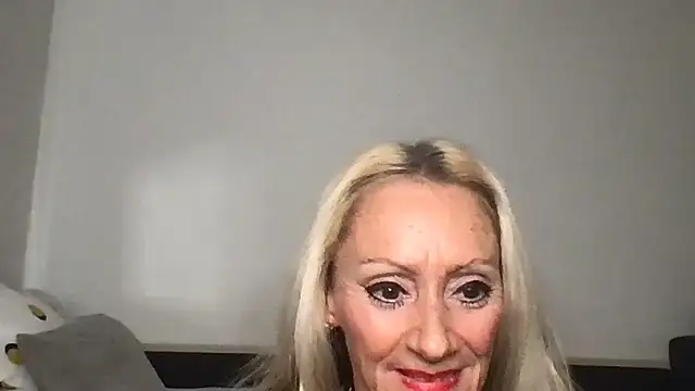 siennadiamond online show from 9, 5, 2026