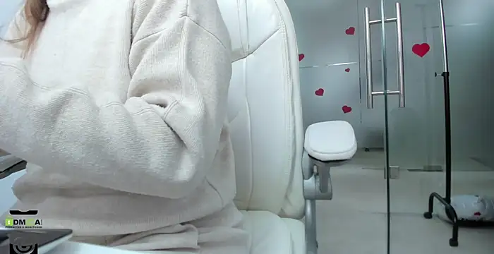 missdominna online show from 4, 3, 2026