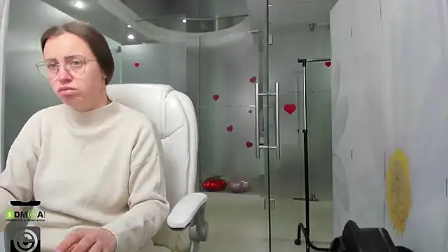 missdominna online show from 20, 4, 2026