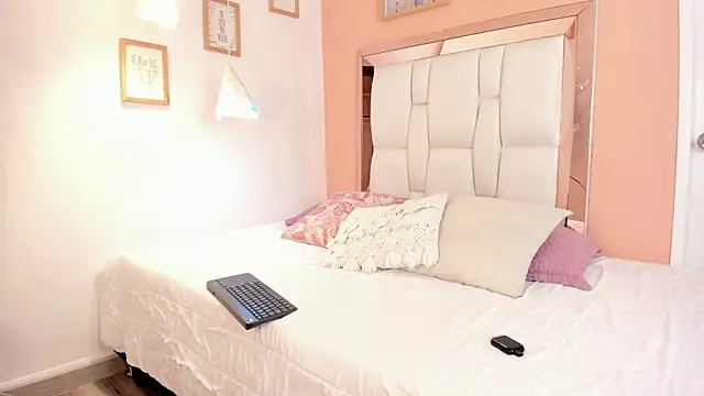 Snapshot of Kloebaby_ chatting on 30, 4, 2026 Kloebaby online show from 30, 4, 2026